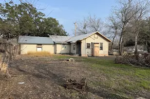 1109 Pecos St, Lockhart, TX 78644 - Photo 3