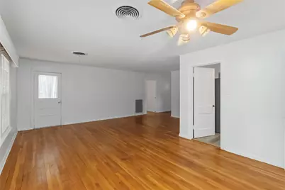 709 NE Tiger Lane, Smithville, TX 78957 - Photo 5