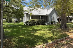701 Garwood St, Smithville, TX 78957 - Photo 5