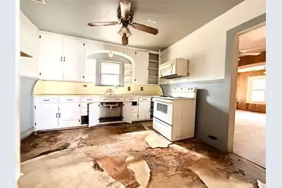 702 E 18th Street, Cameron, TX 76520 - Photo 11