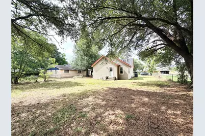 702 E 18th Street, Cameron, TX 76520 - Photo 3