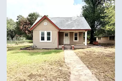 702 E 18th Street, Cameron, TX 76520 - Photo 1