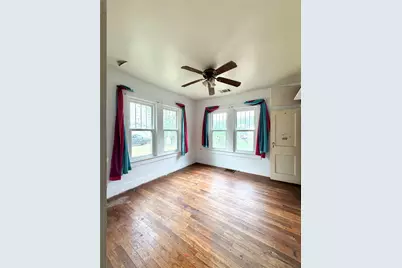 702 E 18th Street, Cameron, TX 76520 - Photo 9