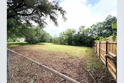 702 E 18th Street, Cameron, TX 76520 - Photo 5