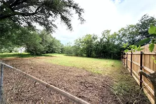 702 E 18th St, Cameron, TX 76520 - Photo 5