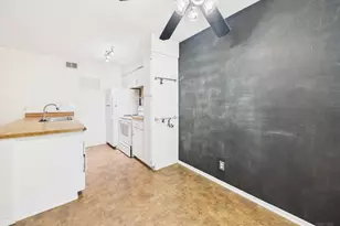 910 Duncan Ln, Austin, TX 78705 - Photo 17