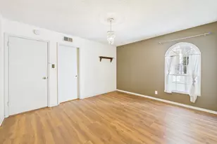 910 Duncan Ln, Austin, TX 78705 - Photo 9