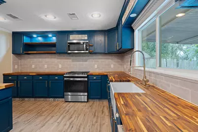 1515 Mearns Meadow Boulevard, Austin, TX 78758 - Photo 5