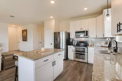 1915 T H Johnson Drive, Taylor, TX 76574 - Photo 7