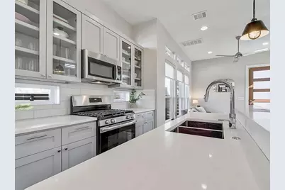 2709 E 3rd Street #2, Austin, TX 78702 - Photo 9