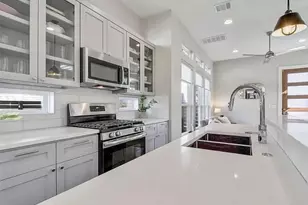 2709 E 3rd St, Austin, TX 78702 - Photo 9