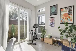 2709 E 3rd St, Austin, TX 78702 - Photo 3