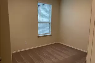 105 Onna St, Taylor, TX 76574 - Photo 13