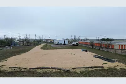 1415 S Commerce Street, Lockhart, TX 78644 - Photo 5