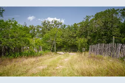 7221 W Old Lockhart Road, Muldoon, TX 78949 - Photo 27