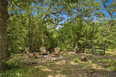 7221 W Old Lockhart Road, Muldoon, TX 78949 - Photo 15