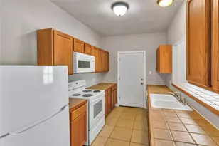 200 Sandstone Dr, Jarrell, TX 76537 - Photo 7