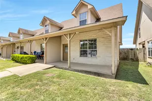 200 Sandstone Dr, Jarrell, TX 76537 - Photo 3