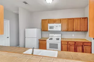 200 Sandstone Dr, Jarrell, TX 76537 - Photo 9