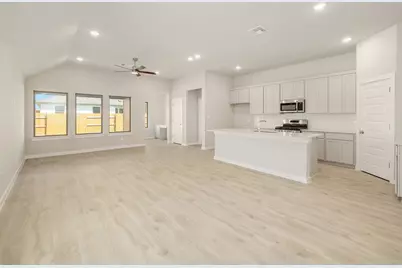 107 Malibu, Hutto, TX 78634 - Photo 3