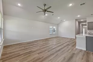 107 Malibu, Hutto, TX 78634 - Photo 9