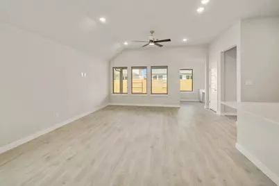 107 Malibu, Hutto, TX 78634 - Photo 9