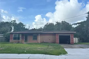 115 Forest Oaks Ln, Lake Jackson, TX 77566 - Photo 1