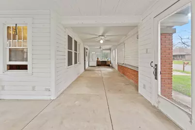 501 E 6th Street, Cameron, TX 76520 - Photo 9