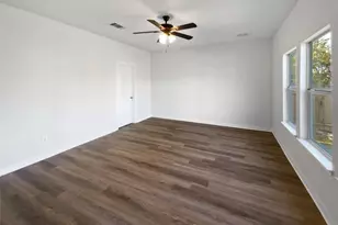 127 Campos Dr, Hutto, TX 78634 - Photo 3