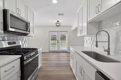 8400 Seminary Ridge Drive, Austin, TX 78745 - Photo 11