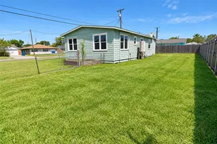 1322 Omohundro St, Rockport, TX 78382 - Photo 11