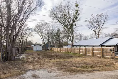 529 Giddings Street, Lexington, TX 78947 - Photo 9