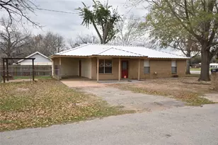 608 Wilkes St, Smithville, TX 78957 - Photo 1
