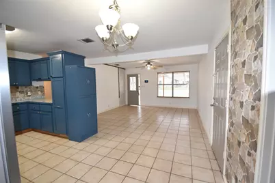 608 Wilkes Street, Smithville, TX 78957 - Photo 5