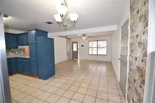 608 Wilkes St, Smithville, TX 78957 - Photo 5