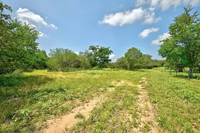 544 Coastal Lane, Luling, TX 78648 - Photo 5