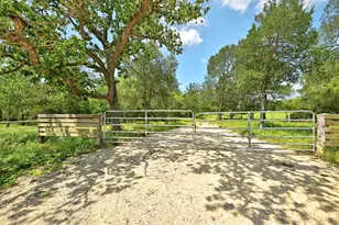 544 Coastal Ln, Luling, TX 78648 - Photo 1