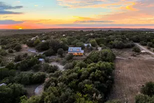 3204 Tabletop Mountain Dr, Spicewood, TX 78669 - Photo 1