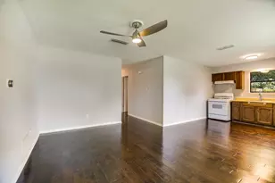 1405 Adams St, Taylor, TX 76574 - Photo 5