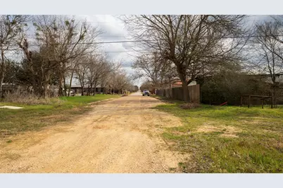 915 San Gabriel Street, Rockdale, TX 76567 - Photo 9