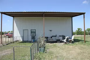 8821 County Rd 133, Burlington, TX 76519 - Photo 9