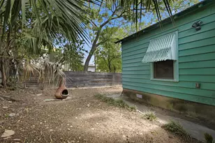 1406 E 11th St, Austin, TX 78702 - Photo 15