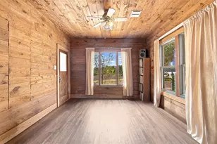 1406 E 11th St, Austin, TX 78702 - Photo 5