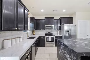 1617 Sunflower St, Lockhart, TX 78644 - Photo 5