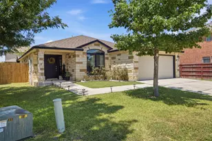 1617 Sunflower St, Lockhart, TX 78644 - Photo 3