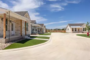 802 S Creek St, Fredericksburg, TX 78624 - Photo 19