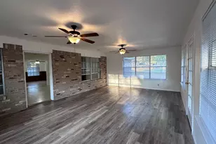 124 Plum St St, Bastrop, TX 78602 - Photo 5