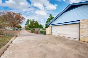 137 Blanket Flower Dr, Bastrop, TX 78602 - Photo 33