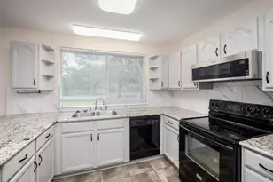 137 Blanket Flower Dr, Bastrop, TX 78602 - Photo 13