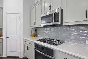 303 Eagle Ford Dr, Kyle, TX 78640 - Photo 5